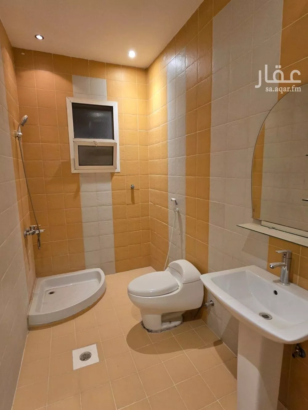 فيلا 5 غرف في الملك عبدالله 6