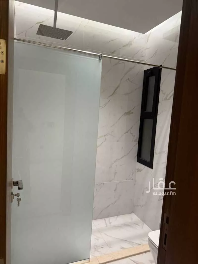 عمارة 670 م² في الشرفية 10