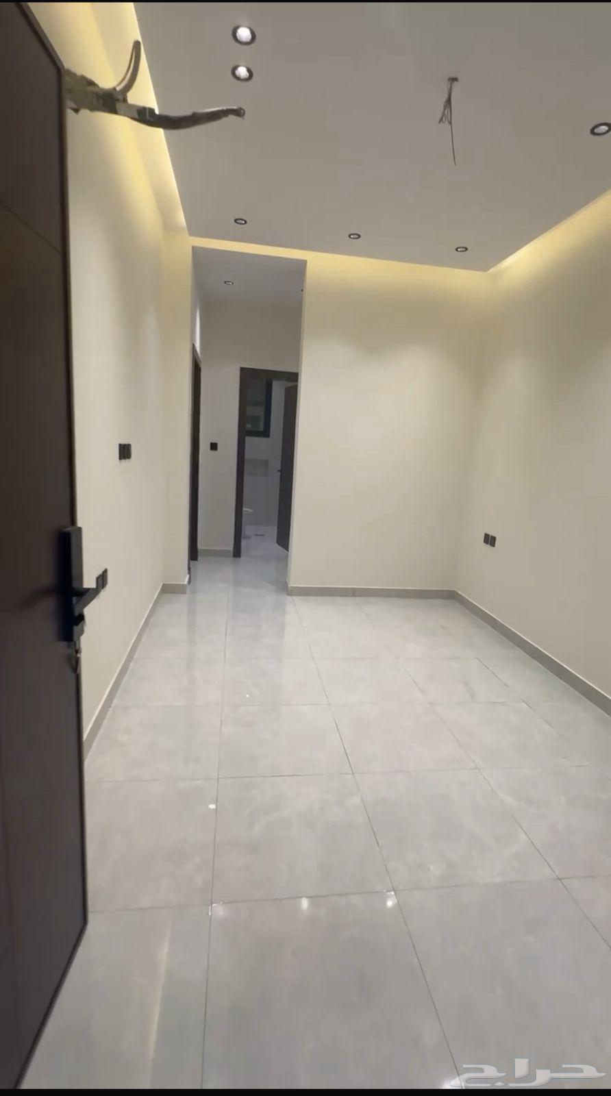 شقة 3 غرف في النزهة 4