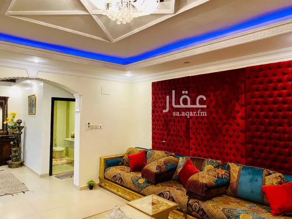 فيلا 10 غرف في طيبة 6