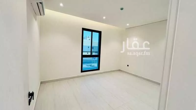 عمارة 644 م² في العارض 6