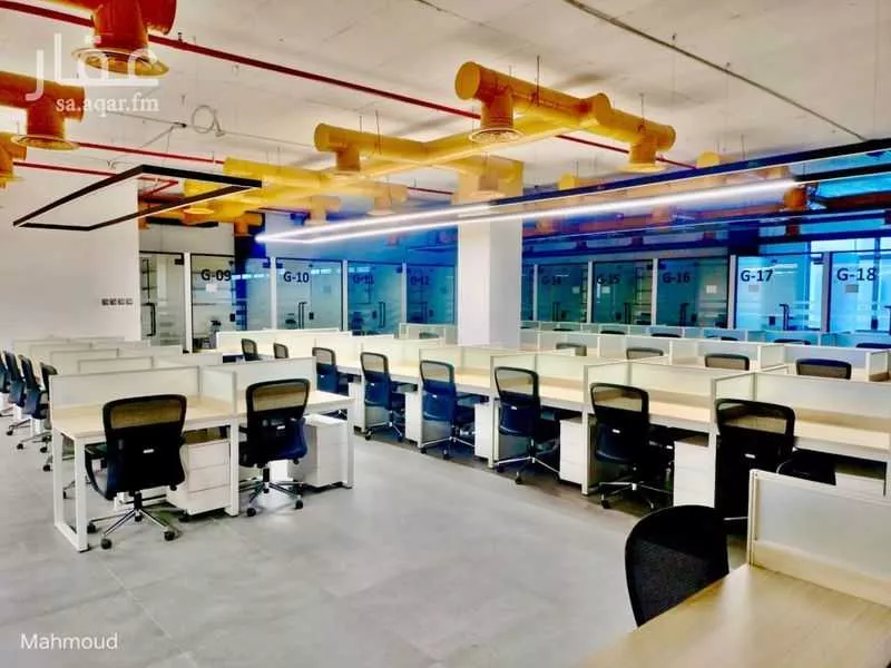 مستودع 800 م² في العارض 6