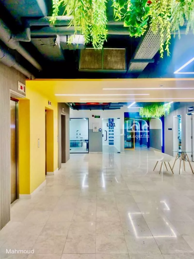 مستودع 800 م² في العارض 7