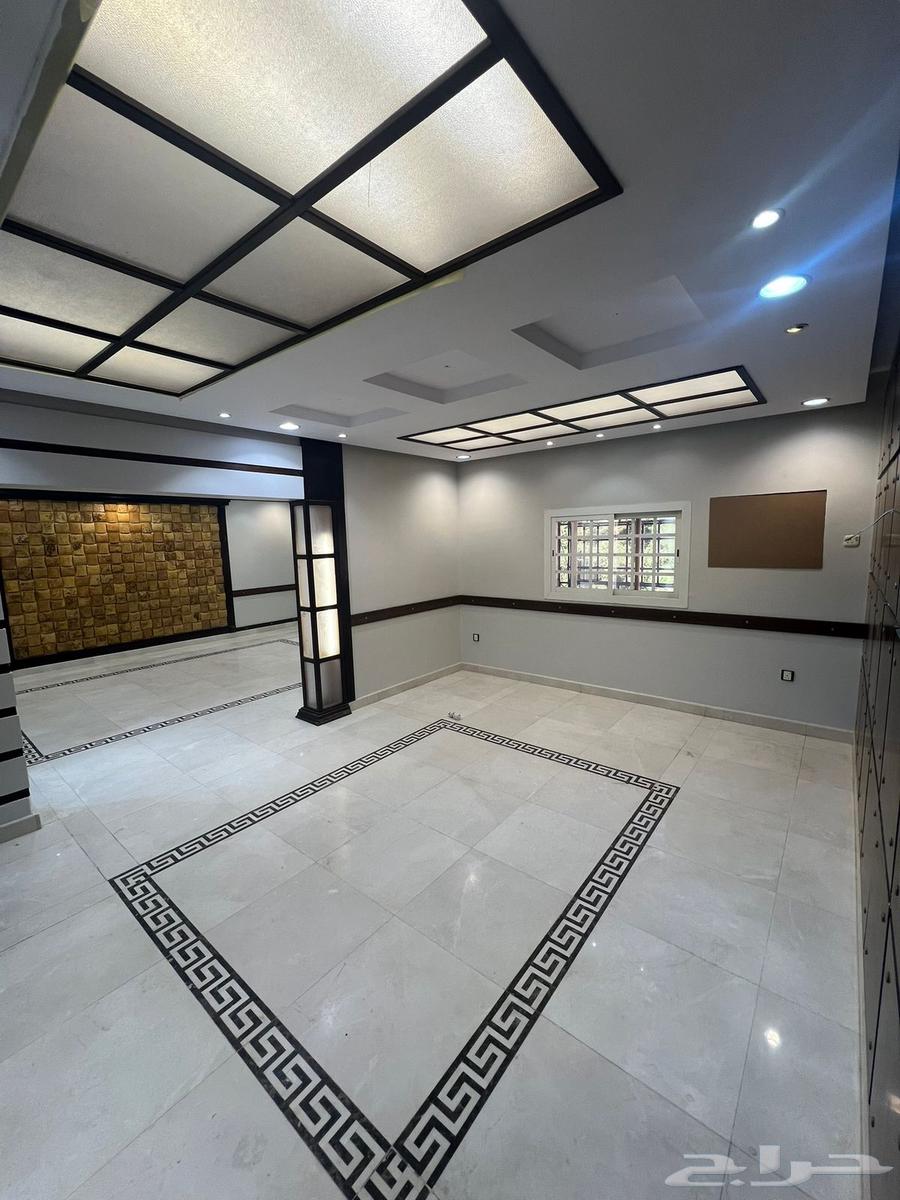 شقة 7 غرف في الحمراء و ام الجود 12