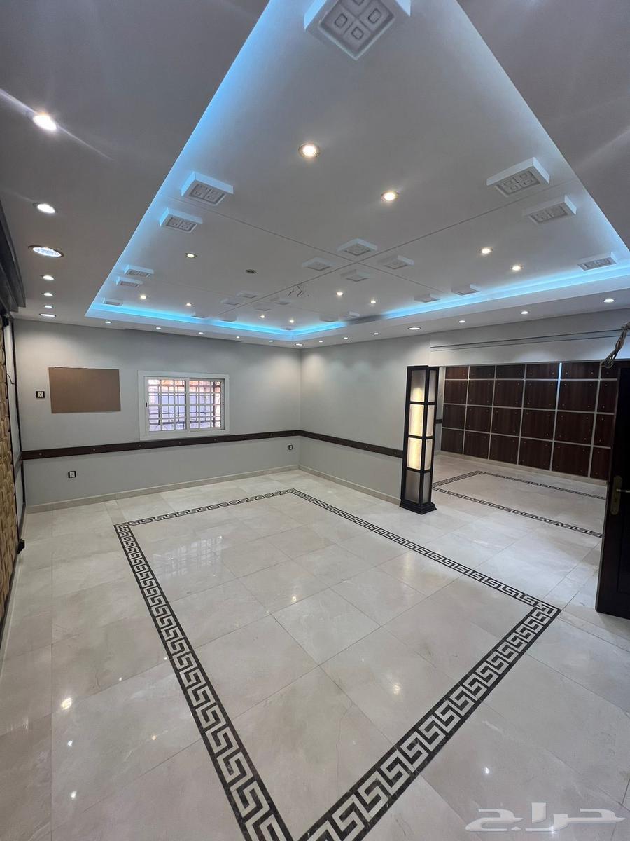 شقة 7 غرف في الحمراء و ام الجود 15