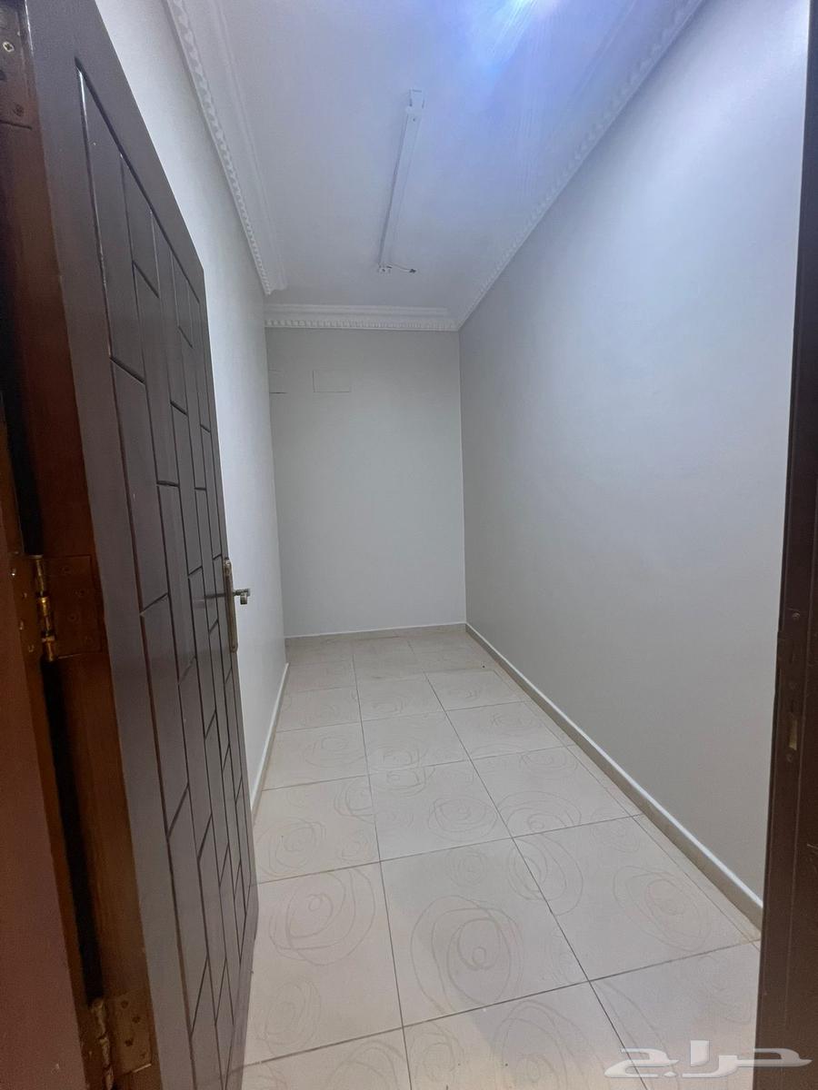 شقة 7 غرف في الحمراء و ام الجود 4