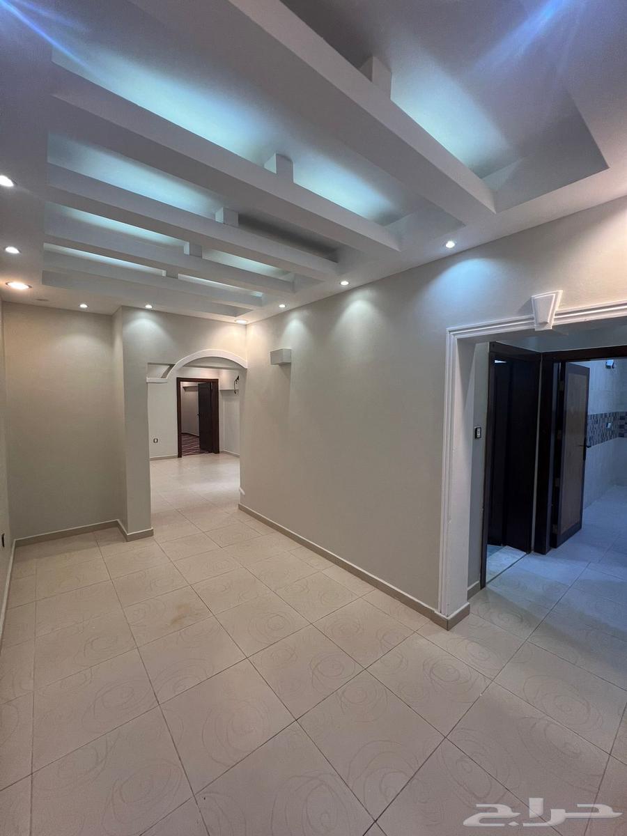 شقة 7 غرف في الحمراء و ام الجود 9