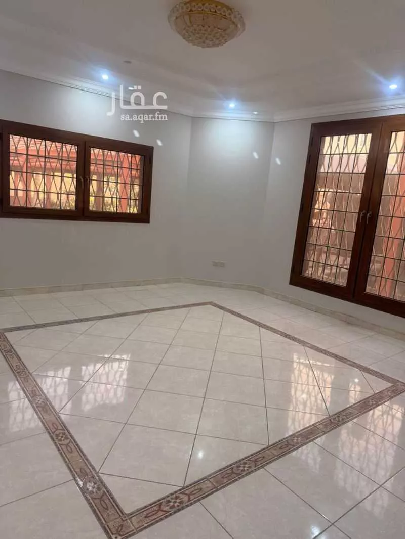 فيلا 9 غرف في طيبة 12