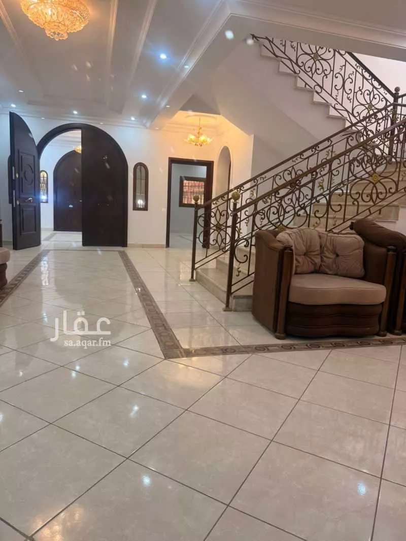 فيلا 9 غرف في طيبة 3