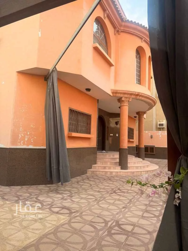 فيلا 9 غرف في طيبة 25