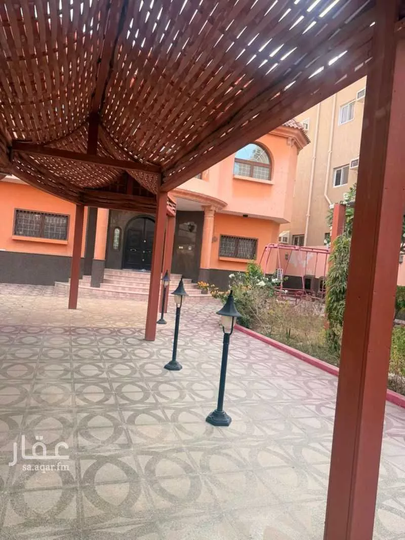 فيلا 9 غرف في طيبة 26