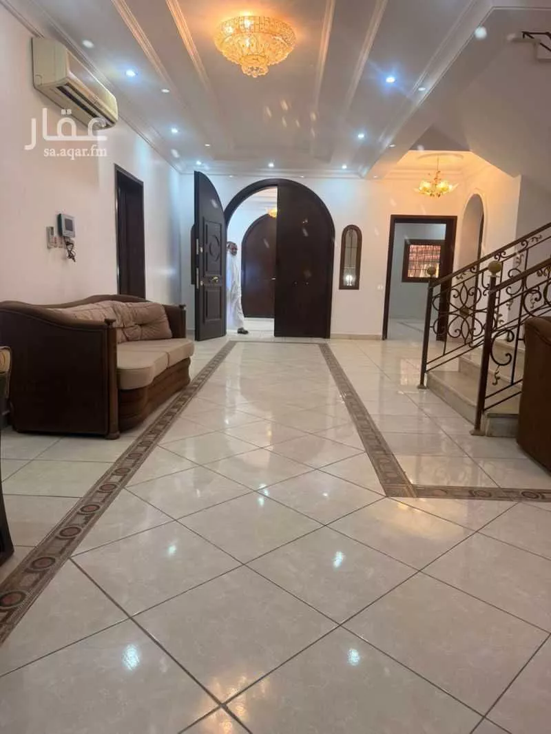 فيلا 9 غرف في طيبة 6