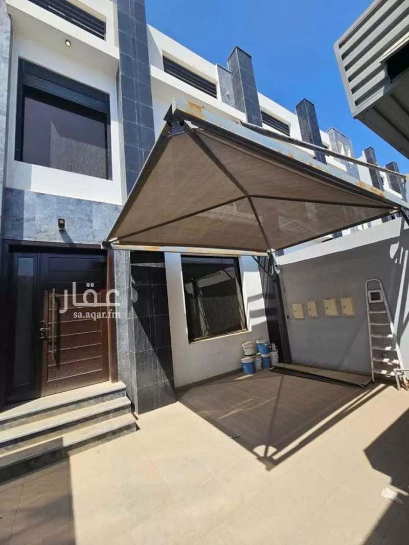 فيلا 5 غرف في الشراع 3