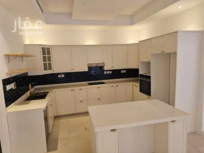 فيلا 5 غرف في الشراع 4