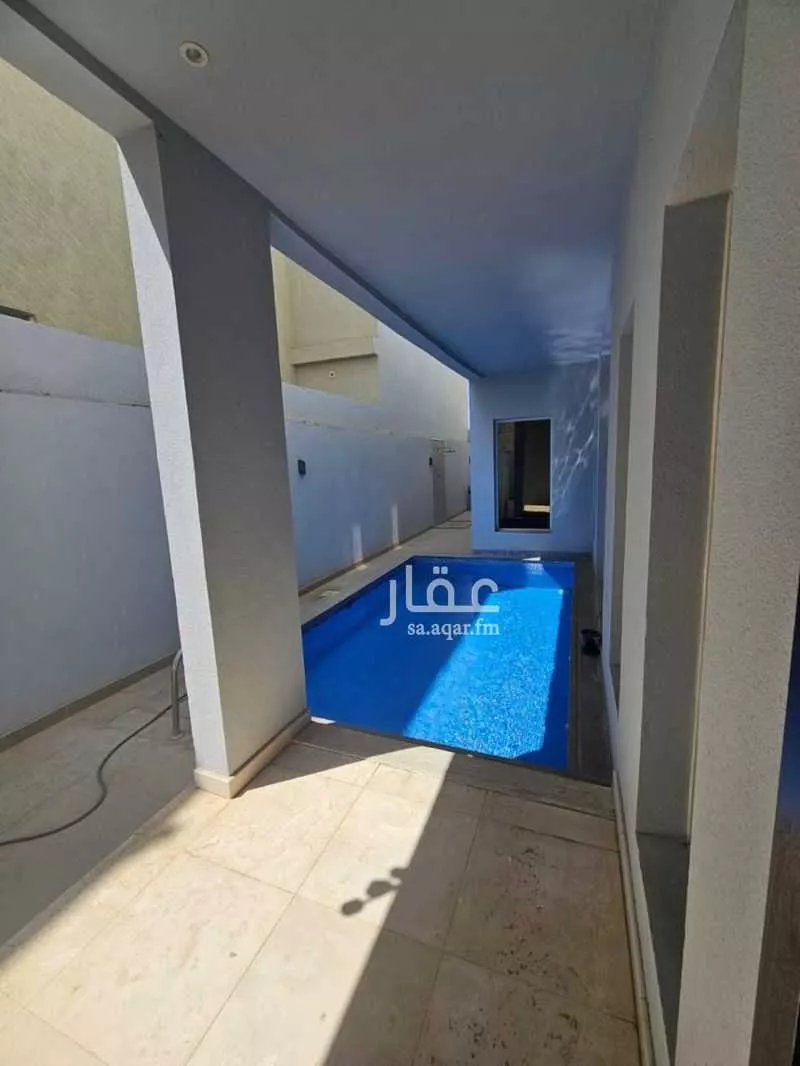 فيلا 5 غرف في الشراع 7