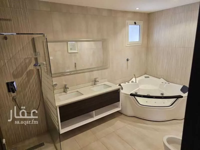 فيلا 5 غرف في الشراع 8