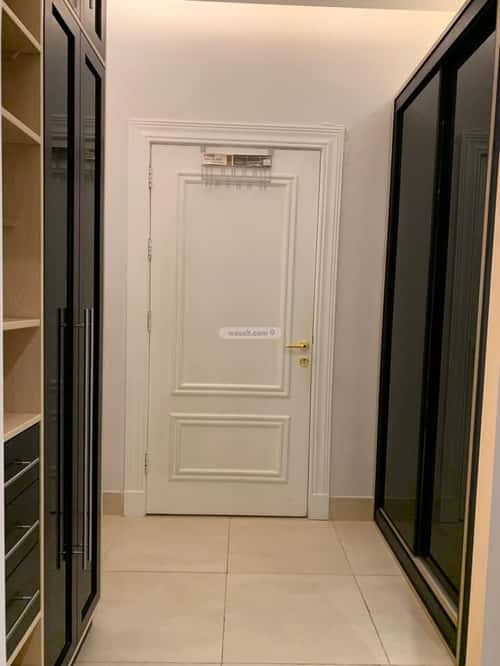 شقة 7 غرف في الملقا 18