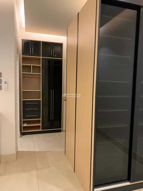 شقة 7 غرف في الملقا 20