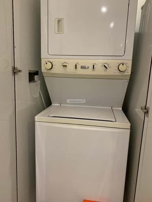 شقة 7 غرف في الملقا 8