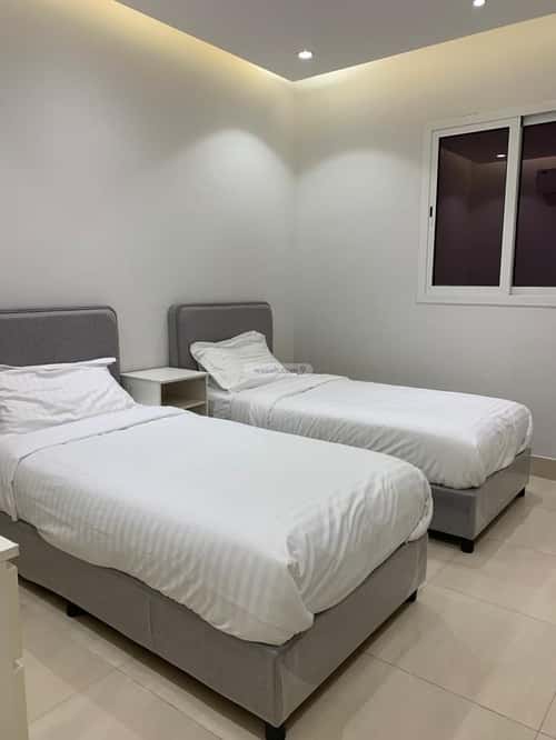 شقة 7 غرف في الملقا 10