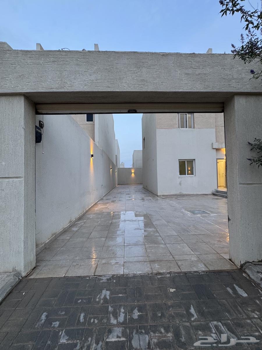 فيلا 6 غرف في الجنادرية 3