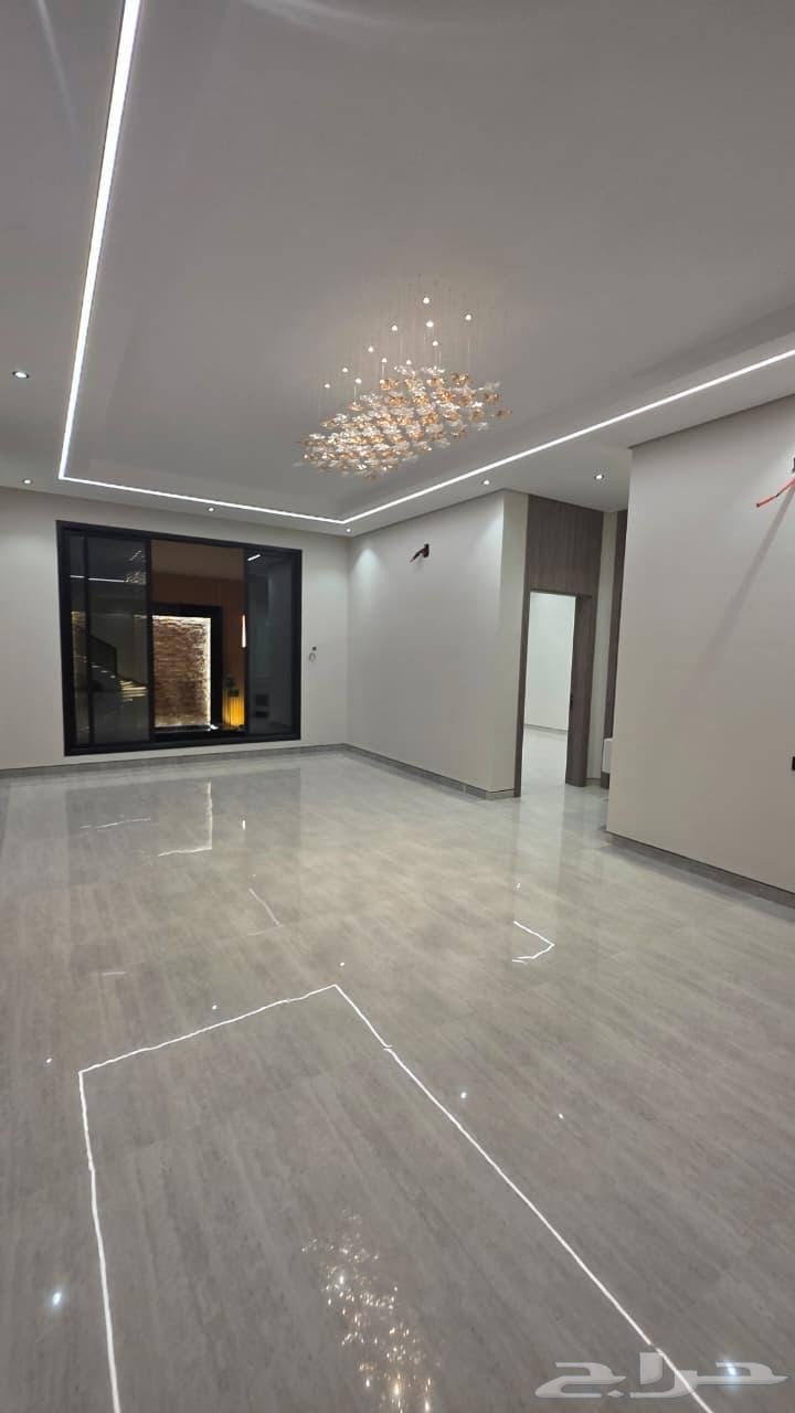 فيلا 6 غرف في النظيم 10