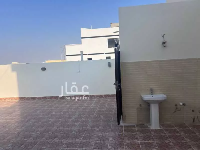 شقة 4 غرف في النزهة 4