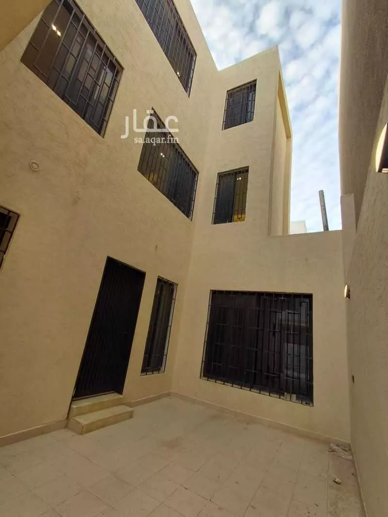 فيلا 6 غرف في المهدية 5