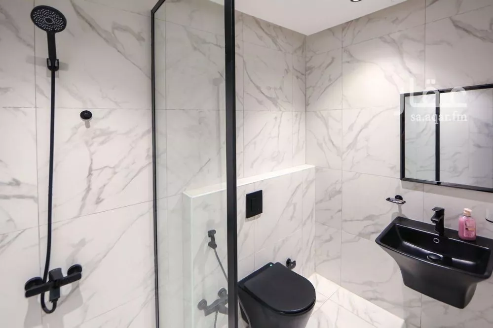 شقة 3 غرف في الملقا 12