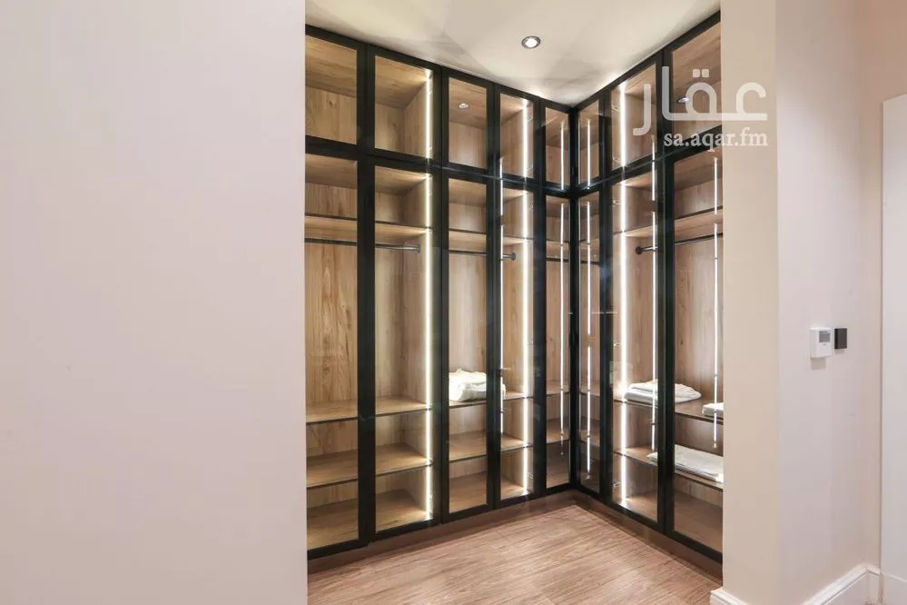 شقة 3 غرف في الملقا 8