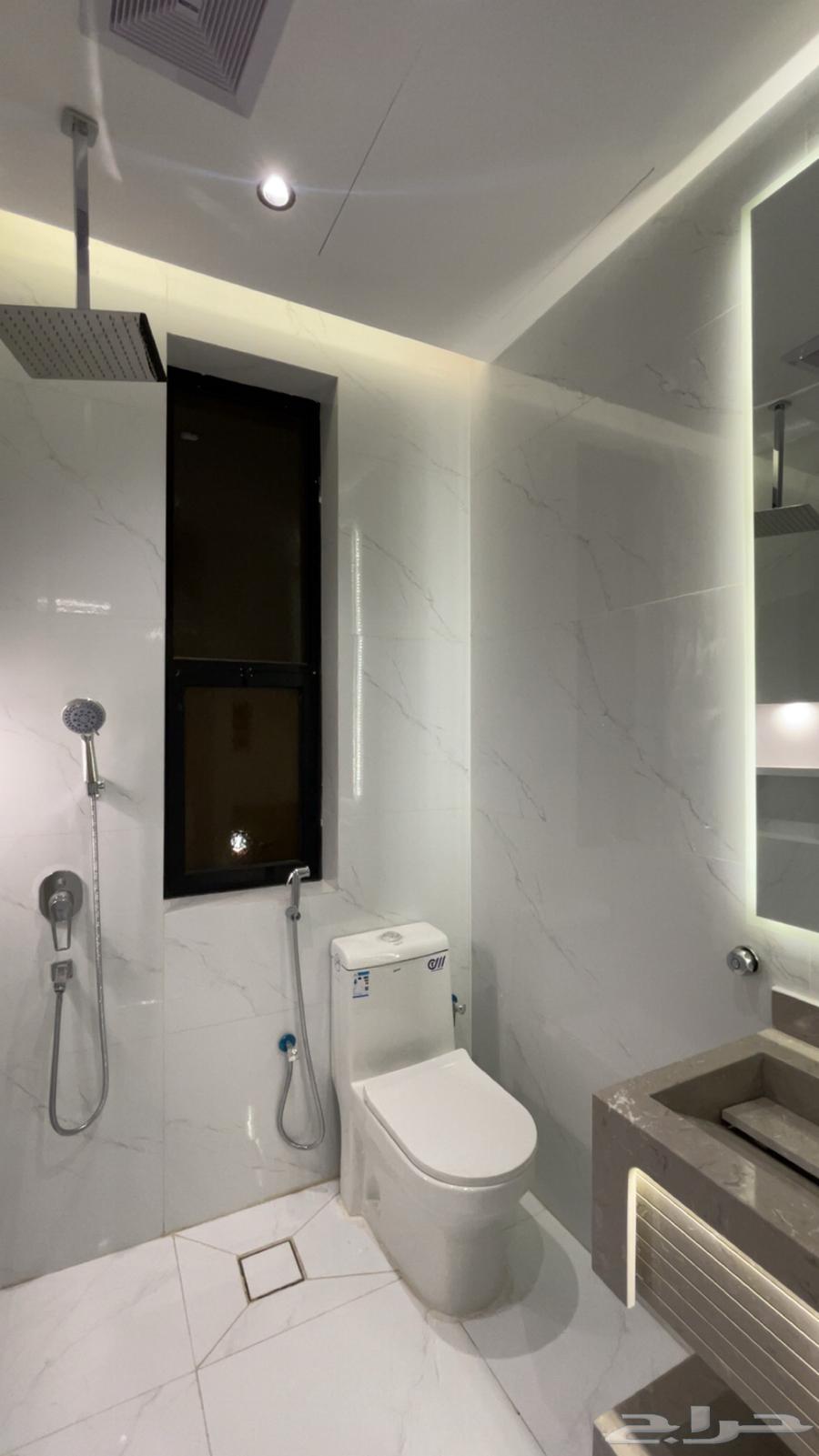 شقة 4 غرف في الكوثر 8