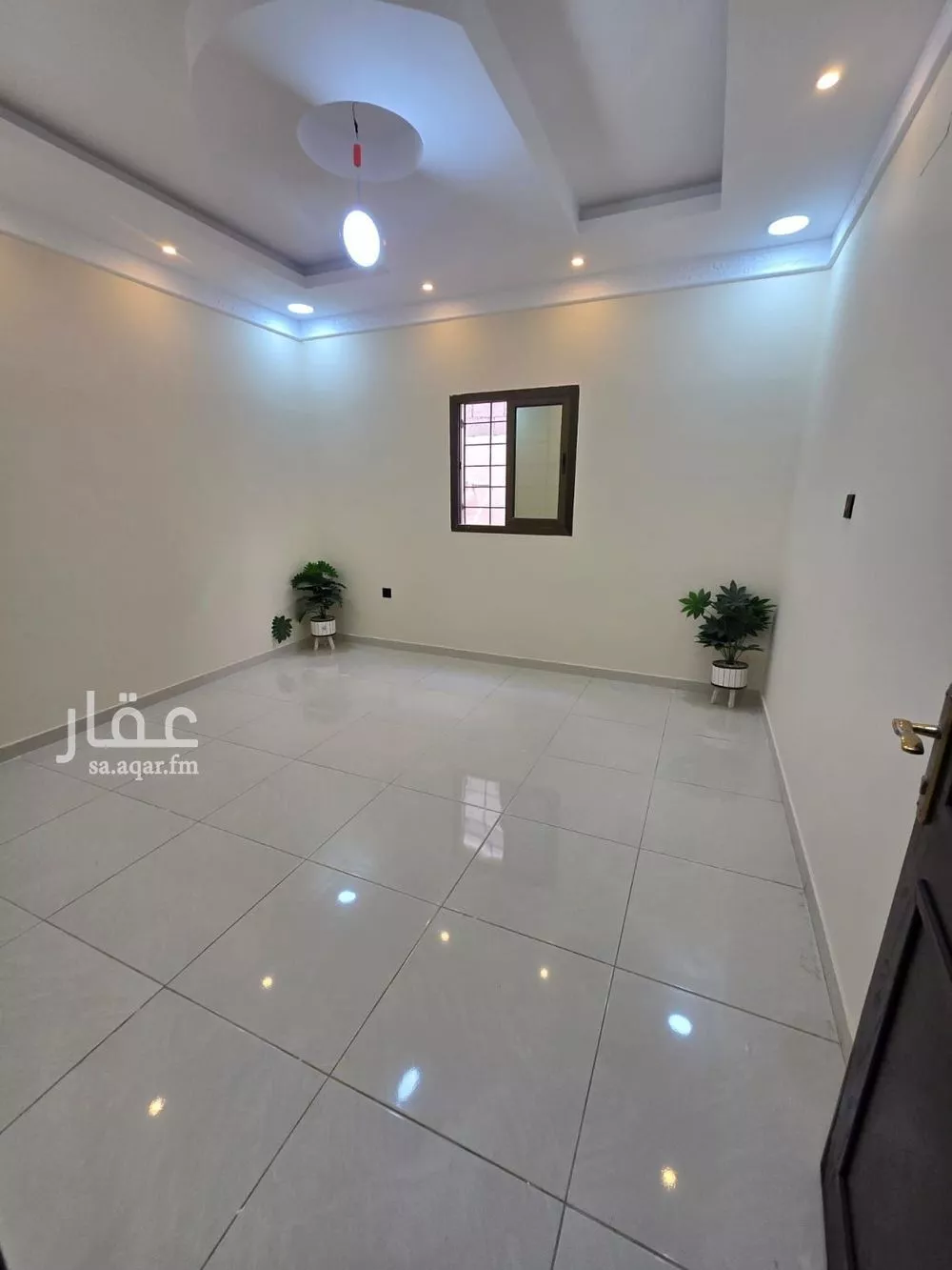 فيلا 8 غرف في ضاحية الملك فهد 10