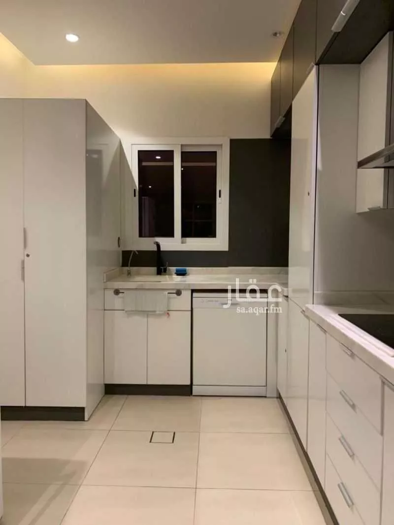 شقة 7 غرف في الملقا 11