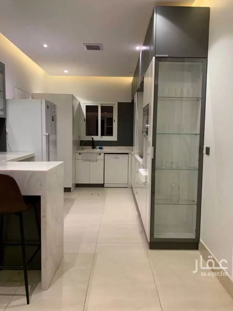 شقة 7 غرف في الملقا 12