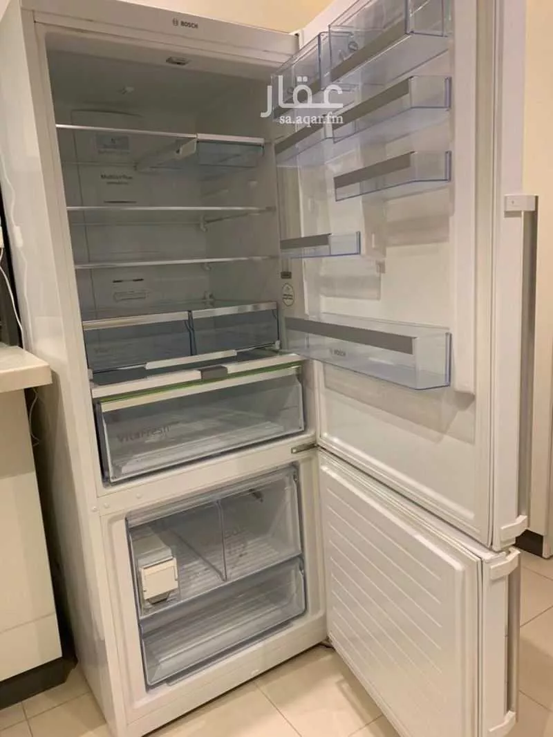 شقة 7 غرف في الملقا 19