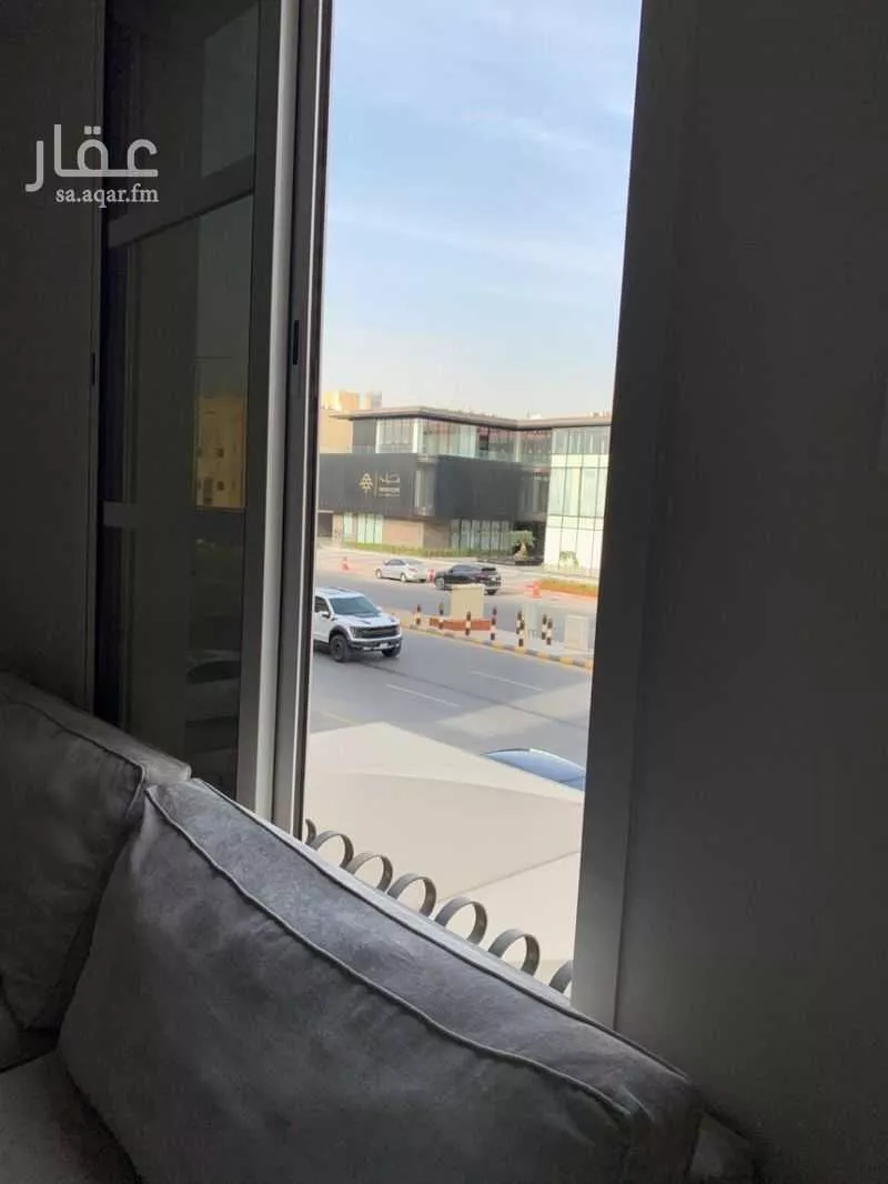 شقة 7 غرف في الملقا 20