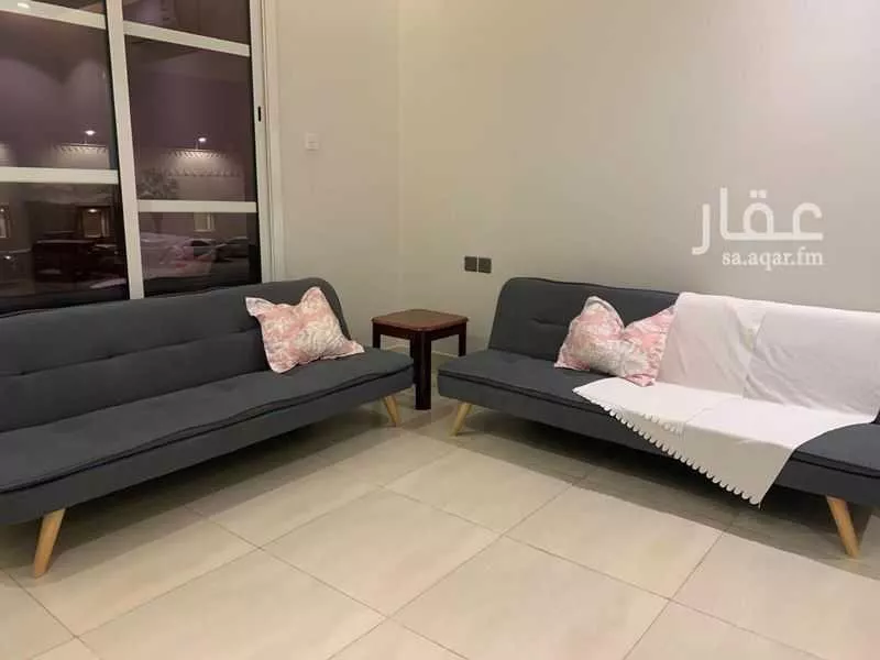 شقة 7 غرف في الملقا 22