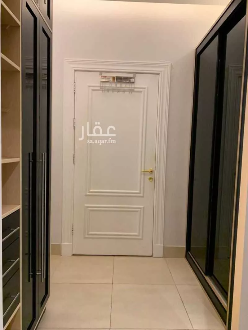 شقة 7 غرف في الملقا 28