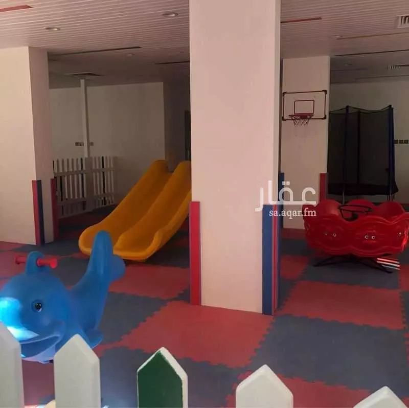 شقة 7 غرف في الملقا 4