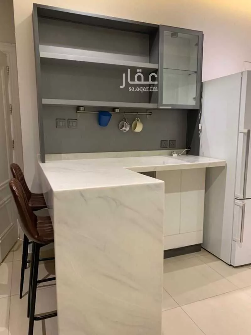 شقة 7 غرف في الملقا 5