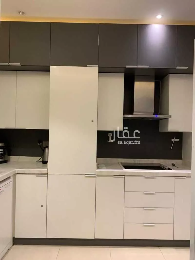 شقة 7 غرف في الملقا 6