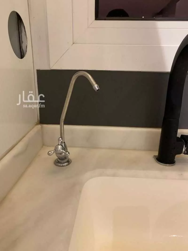 شقة 7 غرف في الملقا 10