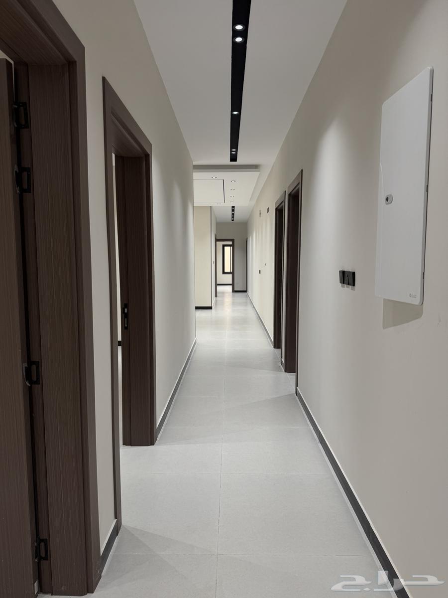 شقة 6 غرف في شوران 10