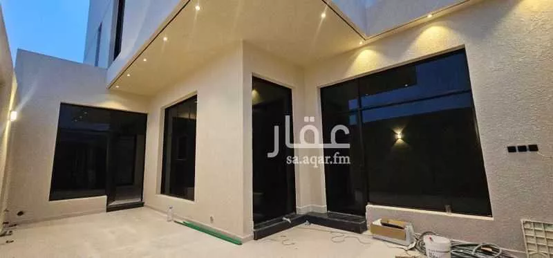 فيلا 5 غرف في العارض 8