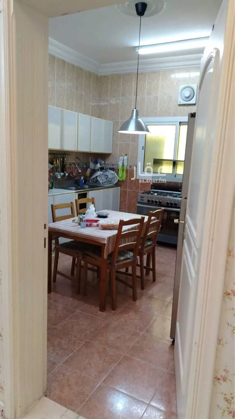 عمارة 680 م² في مشرفة 8