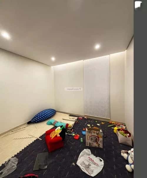 فيلا 5 غرف في عكاظ 11