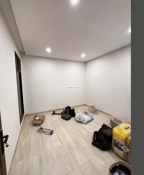 فيلا 5 غرف في عكاظ 8