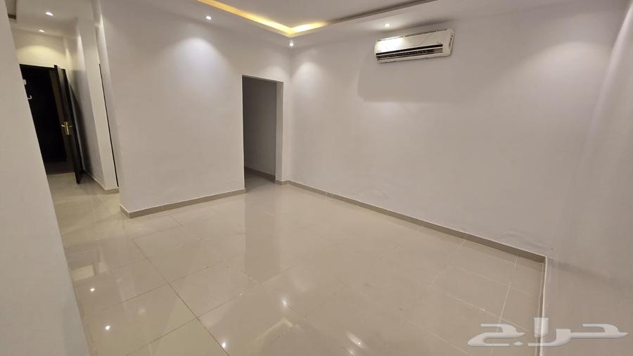 شقة 3 غرف في العارض 10