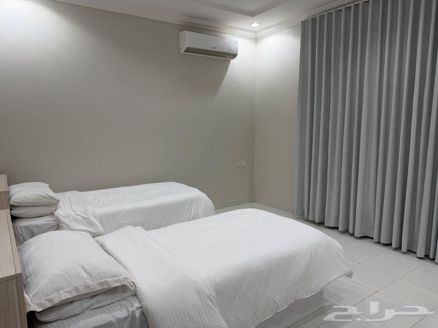 شقة 3 غرف في الملقا 5