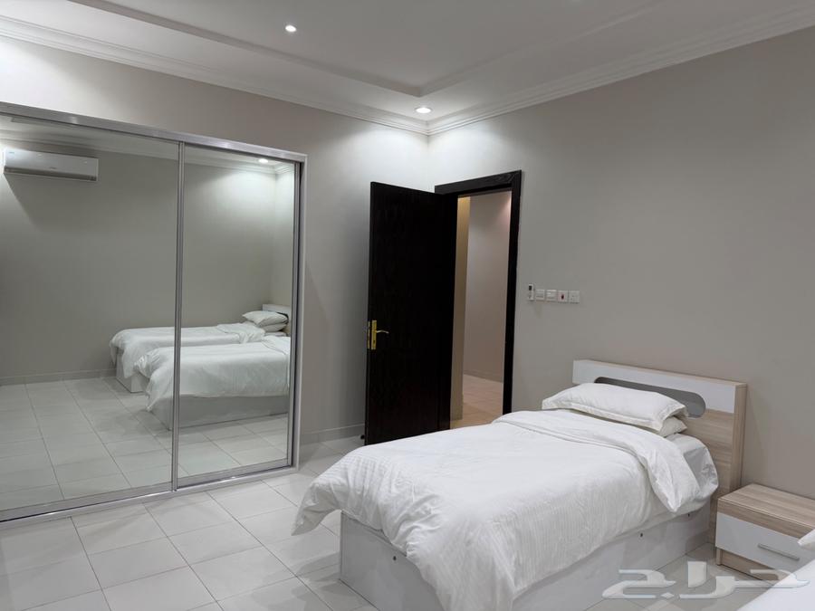 شقة 3 غرف في الملقا 6